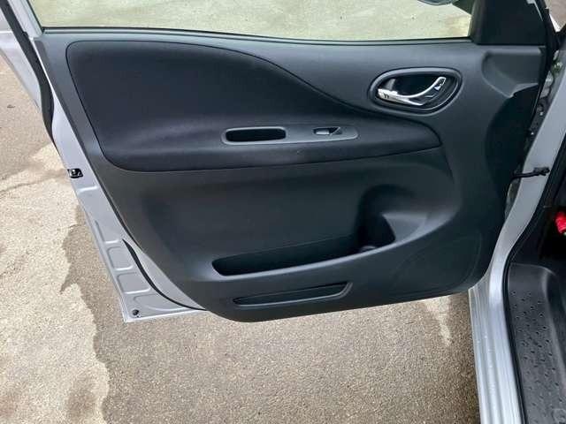 セレナ 20S 車検整備付 3列シート 両側スライドドア ウォークスルー キーレス 寒冷仕様 カーナビ バックカメラ ブリリアントシルバーメタリック(28枚目)