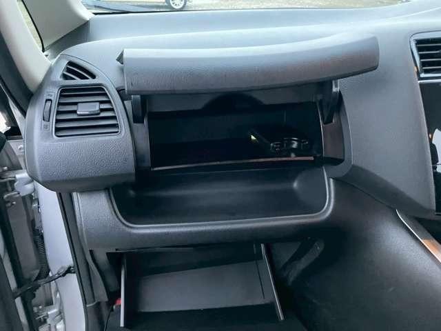 セレナ 20S 車検整備付 3列シート 両側スライドドア ウォークスルー キーレス 寒冷仕様 カーナビ バックカメラ ブリリアントシルバーメタリック(50枚目)