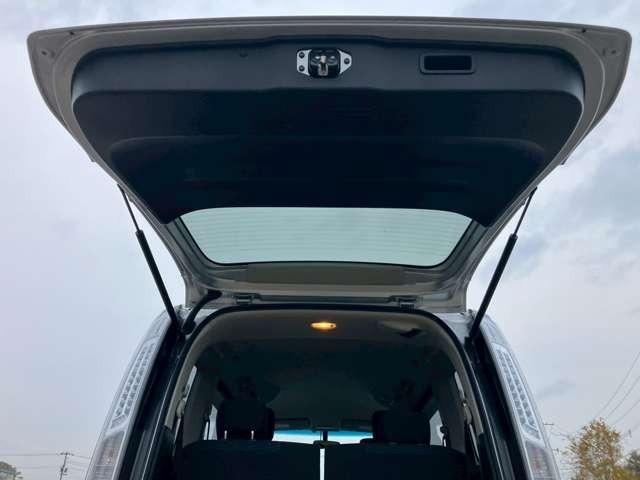 セレナ 20S 車検整備付 3列シート 両側スライドドア ウォークスルー キーレス 寒冷仕様 カーナビ バックカメラ ブリリアントシルバーメタリック(65枚目)