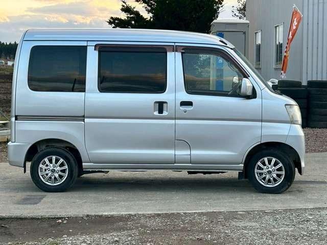 ハイゼットカーゴ クルーズ　車検整備付　ＭＴ車　両側スライドドア　フルフラット　キーレス　パワーウィンドウ　ブライトシルバーメタリック（6枚目）