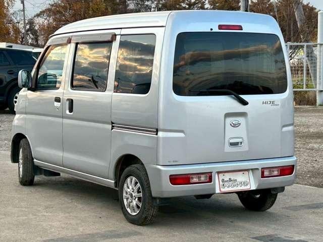 ハイゼットカーゴ クルーズ　車検整備付　ＭＴ車　両側スライドドア　フルフラット　キーレス　パワーウィンドウ　ブライトシルバーメタリック（7枚目）