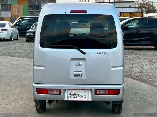 ハイゼットカーゴ クルーズ　車検整備付　ＭＴ車　両側スライドドア　フルフラット　キーレス　パワーウィンドウ　ブライトシルバーメタリック（8枚目）