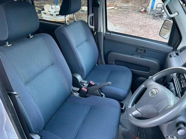 ハイゼットカーゴ クルーズ　車検整備付　ＭＴ車　両側スライドドア　フルフラット　キーレス　パワーウィンドウ　ブライトシルバーメタリック（30枚目）