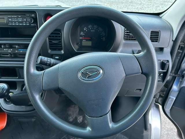 ハイゼットカーゴ クルーズ　車検整備付　ＭＴ車　両側スライドドア　フルフラット　キーレス　パワーウィンドウ　ブライトシルバーメタリック（32枚目）