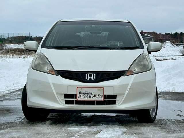 フィット Ｇスマートセレクション　車検整備付　バックカメラ　純正ナビ　ＴＶ　ＥＴＣ　４ＷＤ　キーレス　スマートキー　フラットシート　プレミアムホワイト・パール（3枚目）