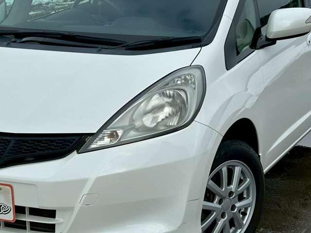 フィット Ｇスマートセレクション　車検整備付　バックカメラ　純正ナビ　ＴＶ　ＥＴＣ　４ＷＤ　キーレス　スマートキー　フラットシート　プレミアムホワイト・パール（14枚目）