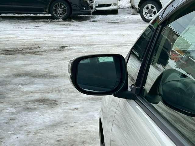 フィット Ｇスマートセレクション　車検整備付　バックカメラ　純正ナビ　ＴＶ　ＥＴＣ　４ＷＤ　キーレス　スマートキー　フラットシート　プレミアムホワイト・パール（17枚目）