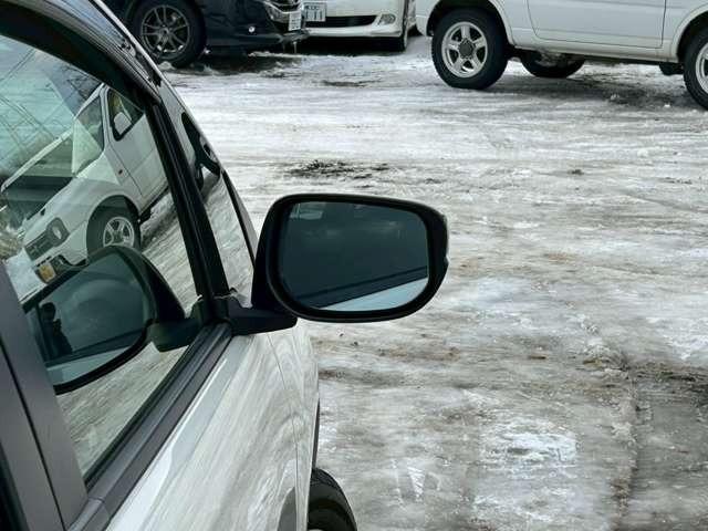 フィット Ｇスマートセレクション　車検整備付　バックカメラ　純正ナビ　ＴＶ　ＥＴＣ　４ＷＤ　キーレス　スマートキー　フラットシート　プレミアムホワイト・パール（18枚目）