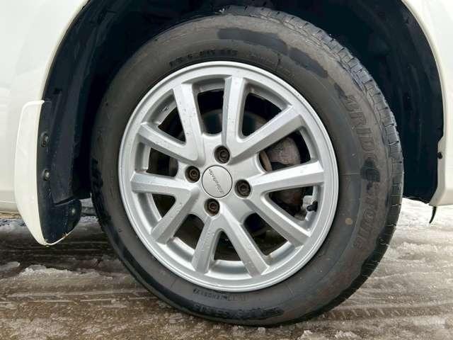 フィット Ｇスマートセレクション　車検整備付　バックカメラ　純正ナビ　ＴＶ　ＥＴＣ　４ＷＤ　キーレス　スマートキー　フラットシート　プレミアムホワイト・パール（26枚目）