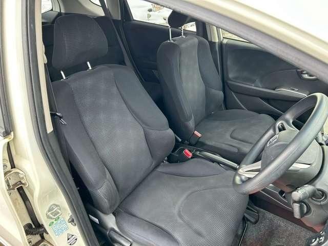 フィット Ｇスマートセレクション　車検整備付　バックカメラ　純正ナビ　ＴＶ　ＥＴＣ　４ＷＤ　キーレス　スマートキー　フラットシート　プレミアムホワイト・パール（27枚目）