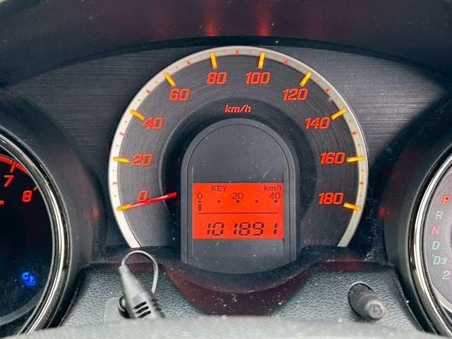 フィット Ｇスマートセレクション　車検整備付　バックカメラ　純正ナビ　ＴＶ　ＥＴＣ　４ＷＤ　キーレス　スマートキー　フラットシート　プレミアムホワイト・パール（32枚目）