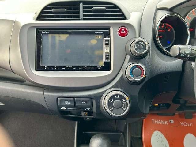 フィット Ｇスマートセレクション　車検整備付　バックカメラ　純正ナビ　ＴＶ　ＥＴＣ　４ＷＤ　キーレス　スマートキー　フラットシート　プレミアムホワイト・パール（35枚目）