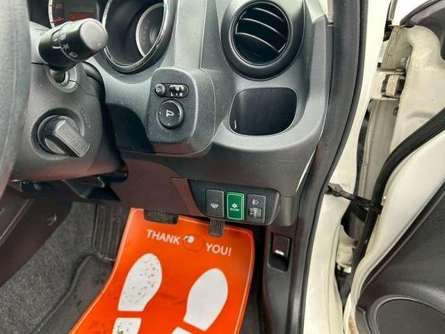 フィット Ｇスマートセレクション　車検整備付　バックカメラ　純正ナビ　ＴＶ　ＥＴＣ　４ＷＤ　キーレス　スマートキー　フラットシート　プレミアムホワイト・パール（38枚目）