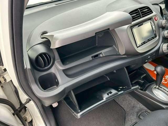 フィット Ｇスマートセレクション　車検整備付　バックカメラ　純正ナビ　ＴＶ　ＥＴＣ　４ＷＤ　キーレス　スマートキー　フラットシート　プレミアムホワイト・パール（63枚目）