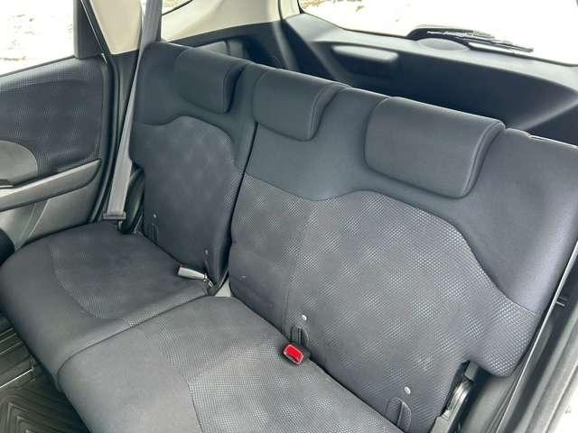 フィット Ｇスマートセレクション　車検整備付　バックカメラ　純正ナビ　ＴＶ　ＥＴＣ　４ＷＤ　キーレス　スマートキー　フラットシート　プレミアムホワイト・パール（65枚目）