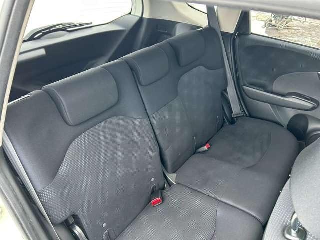 フィット Ｇスマートセレクション　車検整備付　バックカメラ　純正ナビ　ＴＶ　ＥＴＣ　４ＷＤ　キーレス　スマートキー　フラットシート　プレミアムホワイト・パール（67枚目）