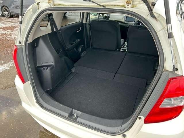 フィット Ｇスマートセレクション　車検整備付　バックカメラ　純正ナビ　ＴＶ　ＥＴＣ　４ＷＤ　キーレス　スマートキー　フラットシート　プレミアムホワイト・パール（69枚目）