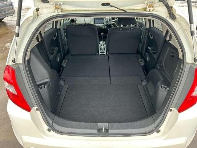 フィット Ｇスマートセレクション　車検整備付　バックカメラ　純正ナビ　ＴＶ　ＥＴＣ　４ＷＤ　キーレス　スマートキー　フラットシート　プレミアムホワイト・パール（70枚目）