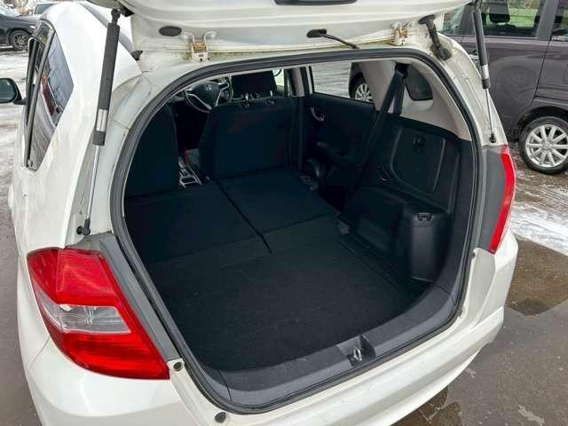 フィット Ｇスマートセレクション　車検整備付　バックカメラ　純正ナビ　ＴＶ　ＥＴＣ　４ＷＤ　キーレス　スマートキー　フラットシート　プレミアムホワイト・パール（71枚目）