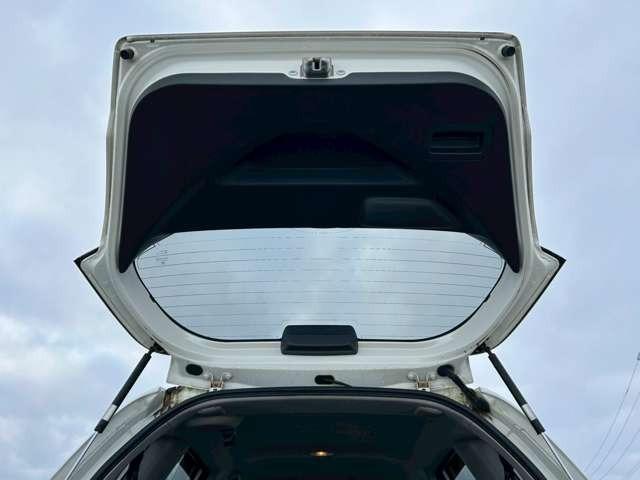 フィット Ｇスマートセレクション　車検整備付　バックカメラ　純正ナビ　ＴＶ　ＥＴＣ　４ＷＤ　キーレス　スマートキー　フラットシート　プレミアムホワイト・パール（73枚目）