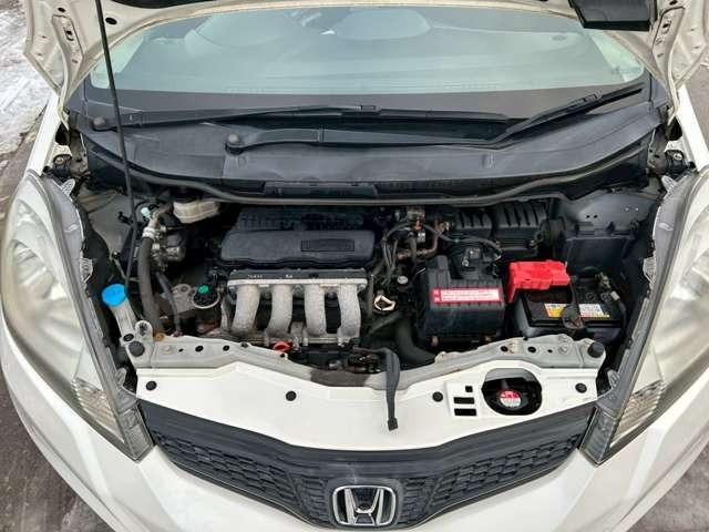 フィット Ｇスマートセレクション　車検整備付　バックカメラ　純正ナビ　ＴＶ　ＥＴＣ　４ＷＤ　キーレス　スマートキー　フラットシート　プレミアムホワイト・パール（74枚目）