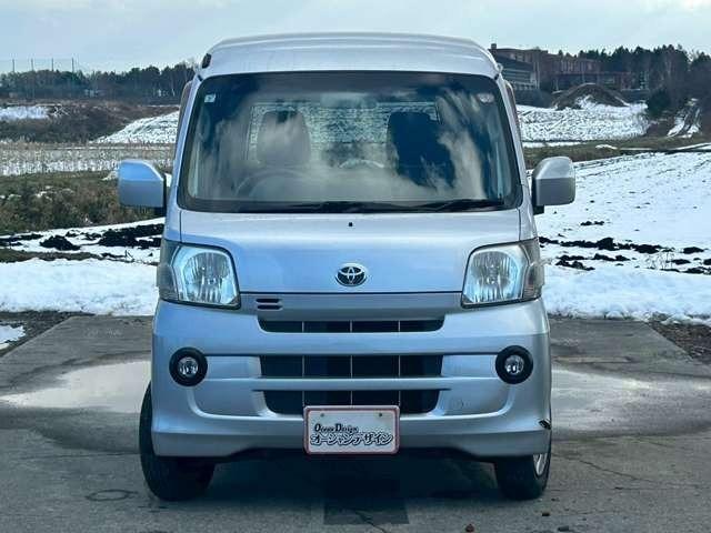 ピクシスバン クルーズ　検Ｒ８／７　マニュアル車　ＣＤ　スライドドア　ブライトシルバーメタリック　４ＷＤ（3枚目）