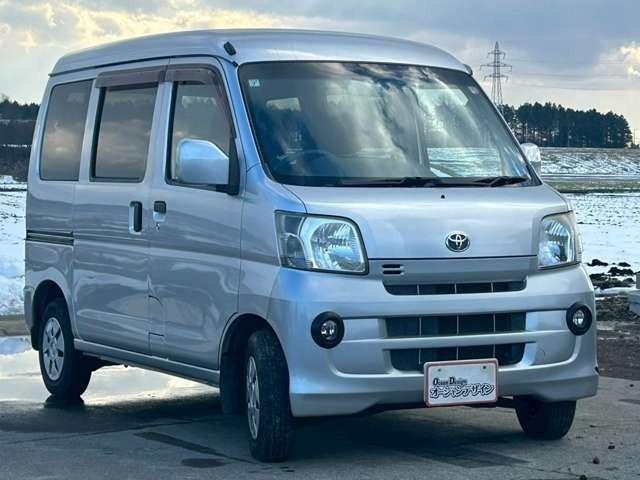 ピクシスバン クルーズ　検Ｒ８／７　マニュアル車　ＣＤ　スライドドア　ブライトシルバーメタリック　４ＷＤ（4枚目）