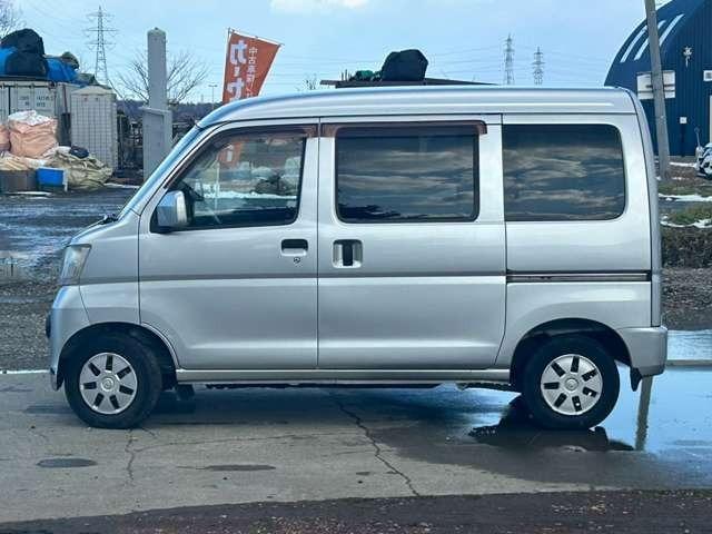 ピクシスバン クルーズ　検Ｒ８／７　マニュアル車　ＣＤ　スライドドア　ブライトシルバーメタリック　４ＷＤ（5枚目）