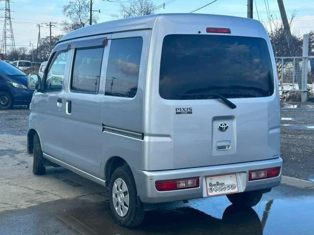 ピクシスバン クルーズ　検Ｒ８／７　マニュアル車　ＣＤ　スライドドア　ブライトシルバーメタリック　４ＷＤ（7枚目）