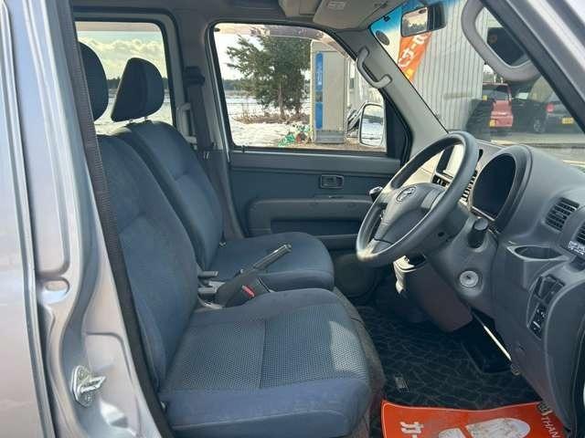 ピクシスバン クルーズ　検Ｒ８／７　マニュアル車　ＣＤ　スライドドア　ブライトシルバーメタリック　４ＷＤ（28枚目）