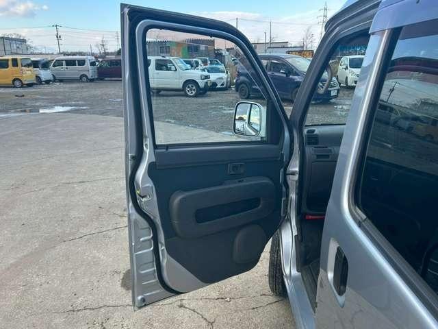 ピクシスバン クルーズ　検Ｒ８／７　マニュアル車　ＣＤ　スライドドア　ブライトシルバーメタリック　４ＷＤ（30枚目）