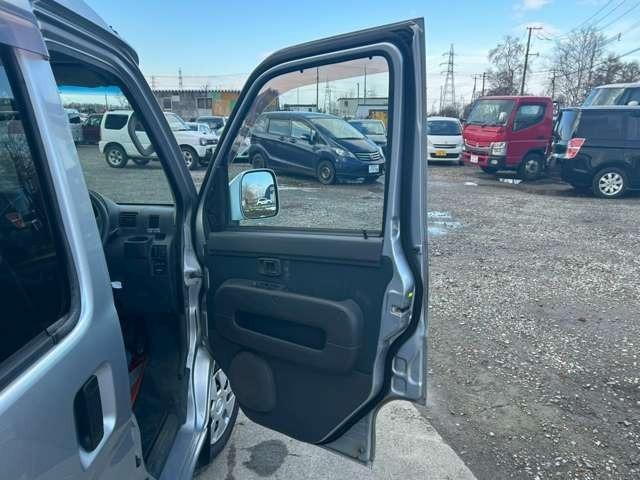 ピクシスバン クルーズ　検Ｒ８／７　マニュアル車　ＣＤ　スライドドア　ブライトシルバーメタリック　４ＷＤ（31枚目）