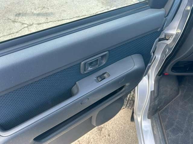 ピクシスバン クルーズ　検Ｒ８／７　マニュアル車　ＣＤ　スライドドア　ブライトシルバーメタリック　４ＷＤ（41枚目）