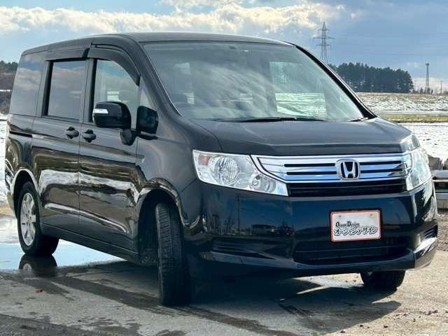 ステップワゴン Ｇ　ＨＤＤナビ　スマートスタイルエディション　車検整備付　バックカメラ　ＴＶ　ＥＴＣ　４ＷＤ　キーレス　スマートキー　３列シート　ウォークスルー　クリスタルブラックパール（4枚目）