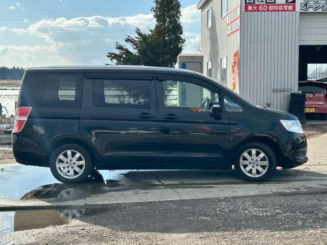 ステップワゴン Ｇ　ＨＤＤナビ　スマートスタイルエディション　車検整備付　バックカメラ　ＴＶ　ＥＴＣ　４ＷＤ　キーレス　スマートキー　３列シート　ウォークスルー　クリスタルブラックパール（6枚目）