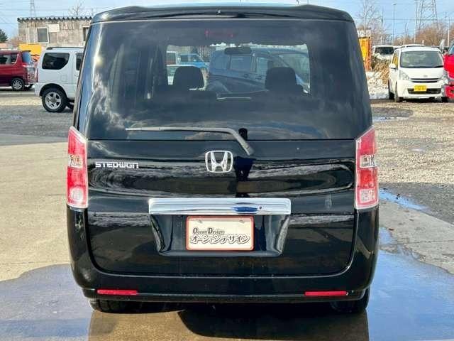 ステップワゴン Ｇ　ＨＤＤナビ　スマートスタイルエディション　車検整備付　バックカメラ　ＴＶ　ＥＴＣ　４ＷＤ　キーレス　スマートキー　３列シート　ウォークスルー　クリスタルブラックパール（8枚目）