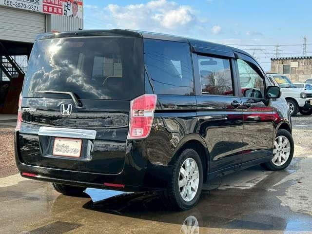 ステップワゴン Ｇ　ＨＤＤナビ　スマートスタイルエディション　車検整備付　バックカメラ　ＴＶ　ＥＴＣ　４ＷＤ　キーレス　スマートキー　３列シート　ウォークスルー　クリスタルブラックパール（9枚目）