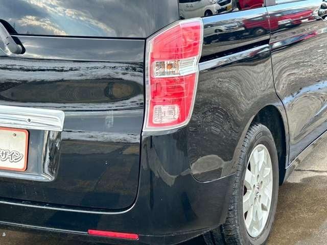 ステップワゴン Ｇ　ＨＤＤナビ　スマートスタイルエディション　車検整備付　バックカメラ　ＴＶ　ＥＴＣ　４ＷＤ　キーレス　スマートキー　３列シート　ウォークスルー　クリスタルブラックパール（16枚目）