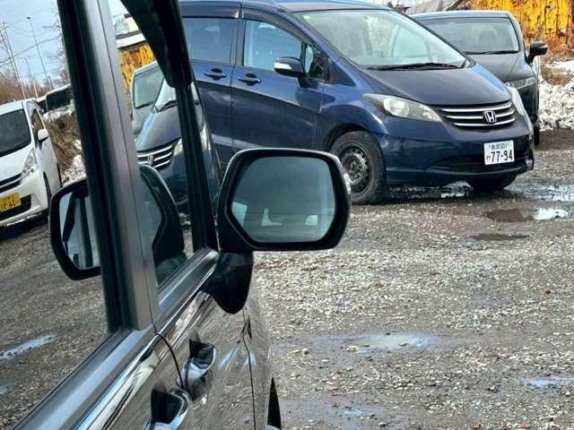 ステップワゴン Ｇ　ＨＤＤナビ　スマートスタイルエディション　車検整備付　バックカメラ　ＴＶ　ＥＴＣ　４ＷＤ　キーレス　スマートキー　３列シート　ウォークスルー　クリスタルブラックパール（18枚目）