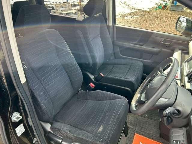 ステップワゴン Ｇ　ＨＤＤナビ　スマートスタイルエディション　車検整備付　バックカメラ　ＴＶ　ＥＴＣ　４ＷＤ　キーレス　スマートキー　３列シート　ウォークスルー　クリスタルブラックパール（27枚目）