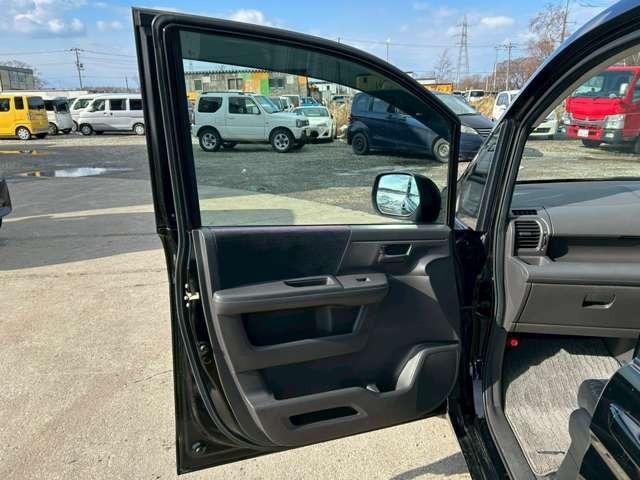 ステップワゴン Ｇ　ＨＤＤナビ　スマートスタイルエディション　車検整備付　バックカメラ　ＴＶ　ＥＴＣ　４ＷＤ　キーレス　スマートキー　３列シート　ウォークスルー　クリスタルブラックパール（33枚目）