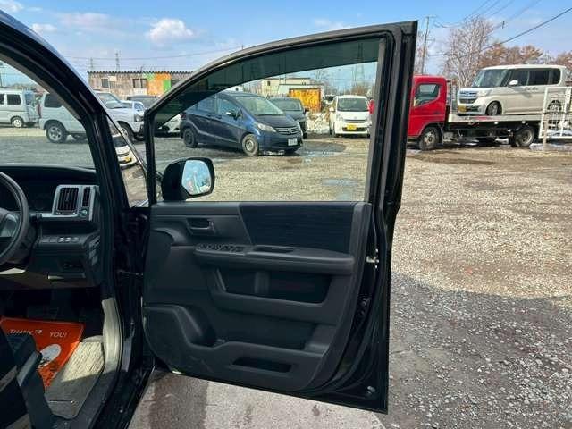 ステップワゴン Ｇ　ＨＤＤナビ　スマートスタイルエディション　車検整備付　バックカメラ　ＴＶ　ＥＴＣ　４ＷＤ　キーレス　スマートキー　３列シート　ウォークスルー　クリスタルブラックパール（34枚目）