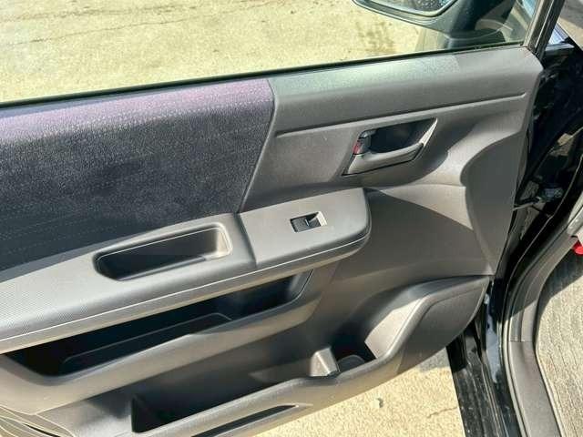 ステップワゴン Ｇ　ＨＤＤナビ　スマートスタイルエディション　車検整備付　バックカメラ　ＴＶ　ＥＴＣ　４ＷＤ　キーレス　スマートキー　３列シート　ウォークスルー　クリスタルブラックパール（35枚目）