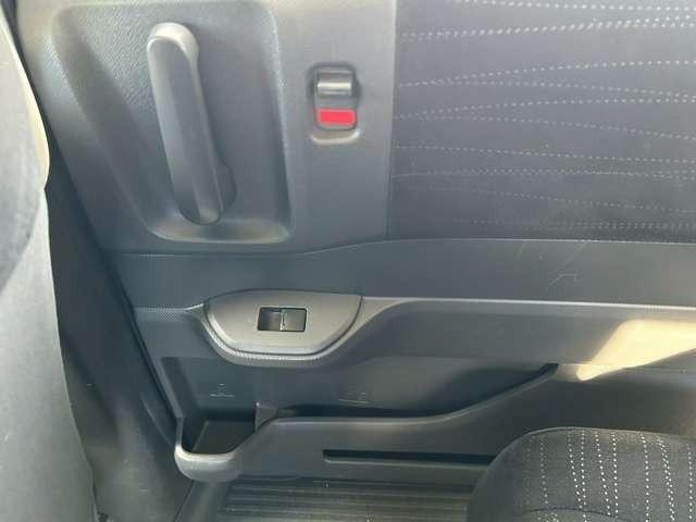 ステップワゴン Ｇ　ＨＤＤナビ　スマートスタイルエディション　車検整備付　バックカメラ　ＴＶ　ＥＴＣ　４ＷＤ　キーレス　スマートキー　３列シート　ウォークスルー　クリスタルブラックパール（37枚目）