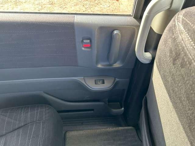 ステップワゴン Ｇ　ＨＤＤナビ　スマートスタイルエディション　車検整備付　バックカメラ　ＴＶ　ＥＴＣ　４ＷＤ　キーレス　スマートキー　３列シート　ウォークスルー　クリスタルブラックパール（38枚目）