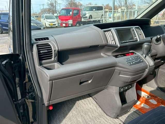 ステップワゴン Ｇ　ＨＤＤナビ　スマートスタイルエディション　車検整備付　バックカメラ　ＴＶ　ＥＴＣ　４ＷＤ　キーレス　スマートキー　３列シート　ウォークスルー　クリスタルブラックパール（53枚目）