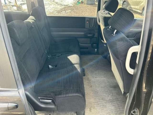 ステップワゴン Ｇ　ＨＤＤナビ　スマートスタイルエディション　車検整備付　バックカメラ　ＴＶ　ＥＴＣ　４ＷＤ　キーレス　スマートキー　３列シート　ウォークスルー　クリスタルブラックパール（59枚目）