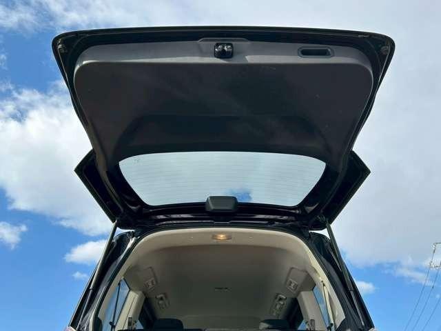 ステップワゴン Ｇ　ＨＤＤナビ　スマートスタイルエディション　車検整備付　バックカメラ　ＴＶ　ＥＴＣ　４ＷＤ　キーレス　スマートキー　３列シート　ウォークスルー　クリスタルブラックパール（69枚目）