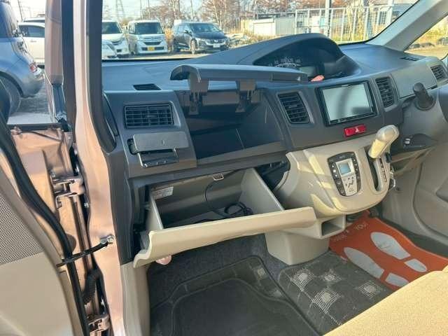 ステラ Ｌ　車検整備付　ベンチシート　４ＷＤ　キーレス　カーナビ　ＣＤ　ライトローズマイカメタリック（58枚目）