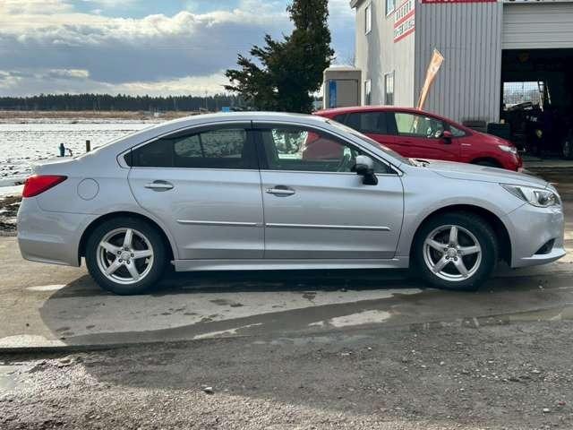 レガシィB4 ベースグレード 車検整備付 ナビ付 社外アルミホイール 電動シート プッシュスタート キーレス スマートキー アイスシルバー・メタリック(10枚目)